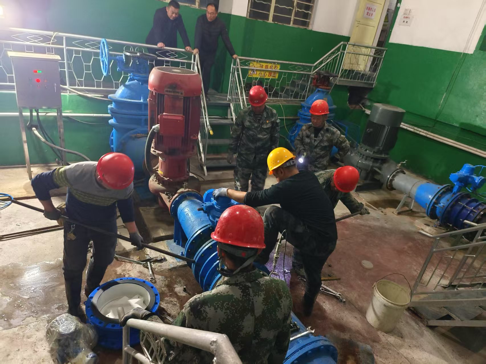 第二加压水厂深夜更换1号机DN400电动蝶阀