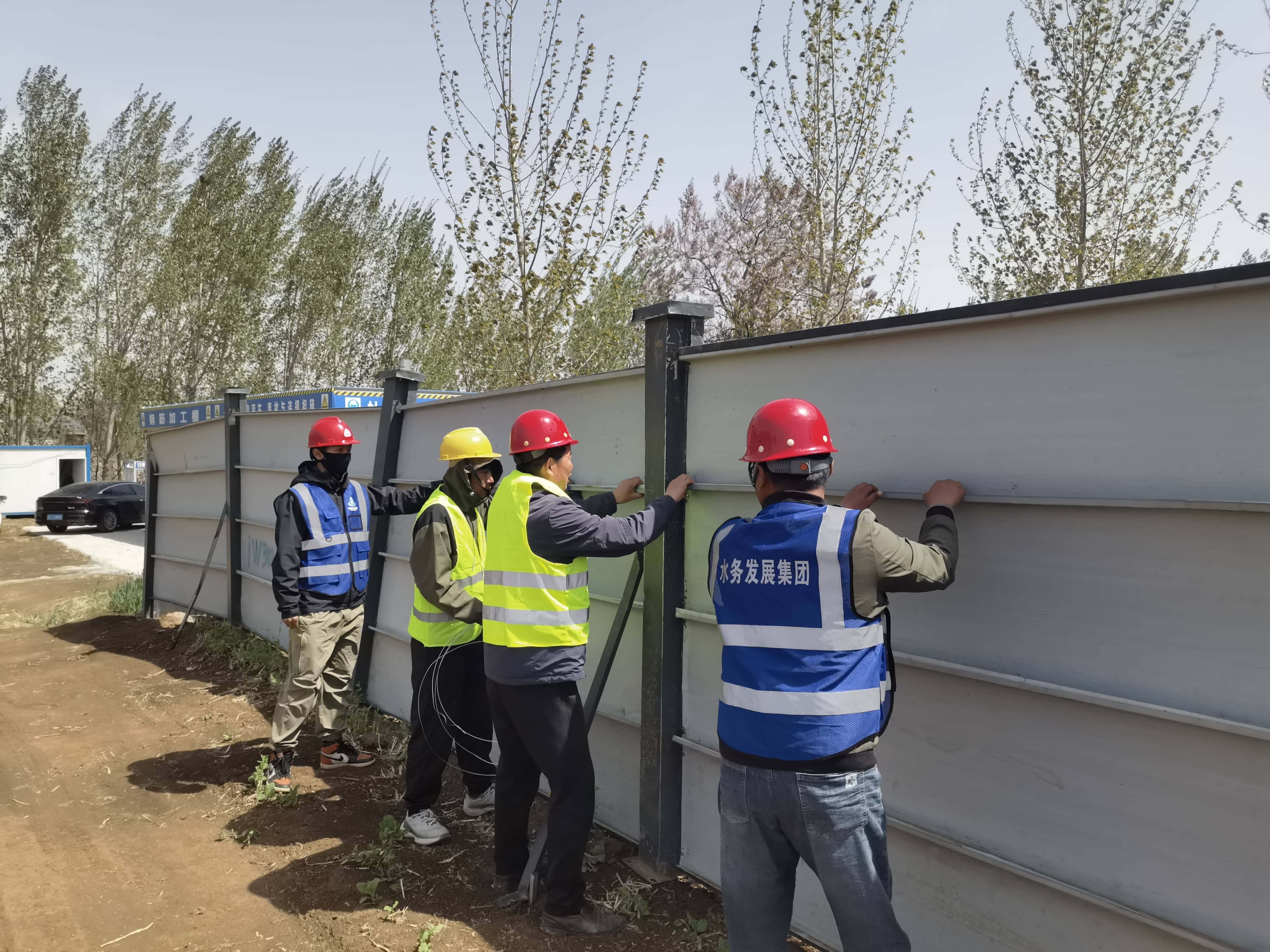 施工现场围挡安全检查、维修加固