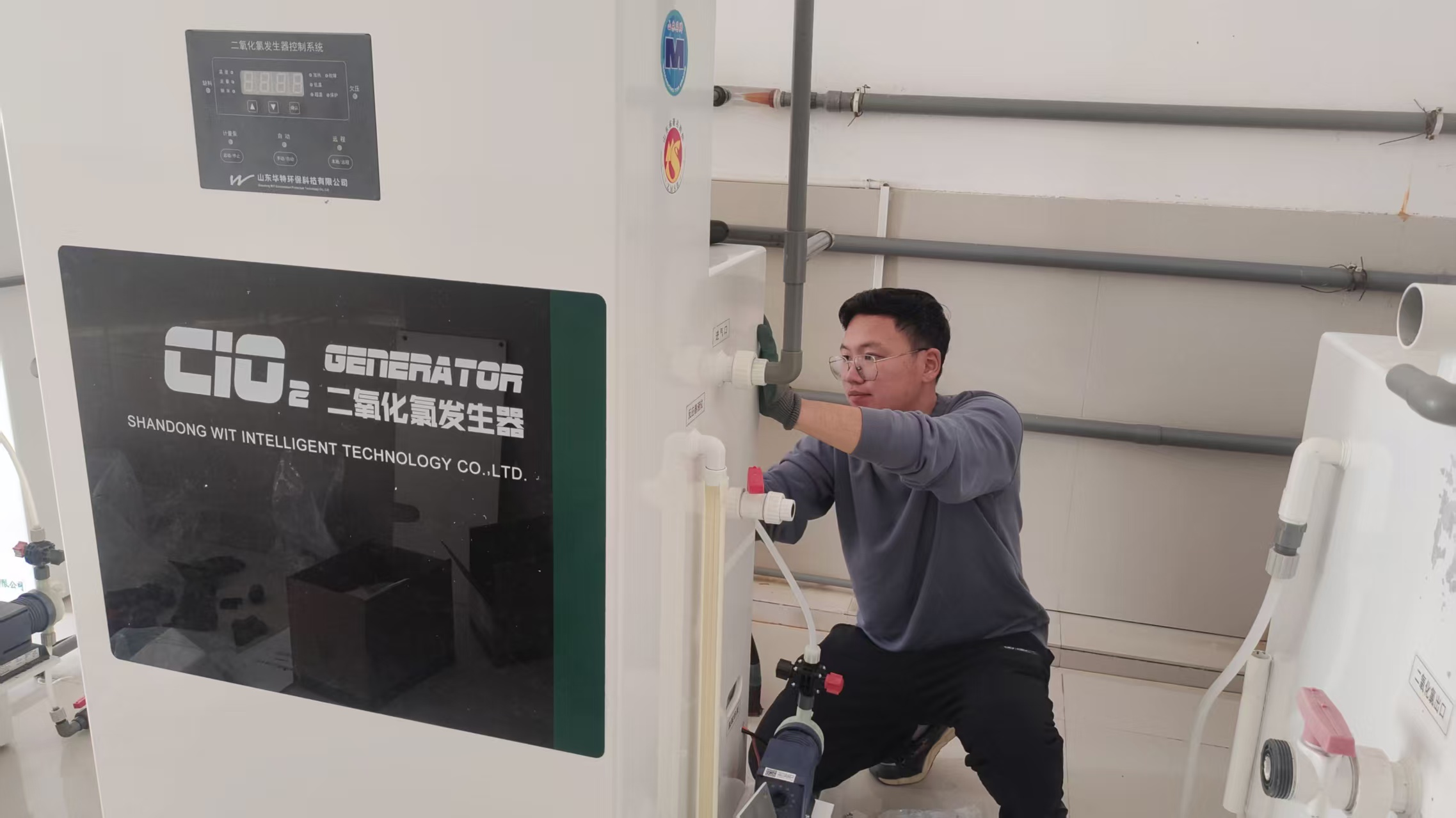 第三加压水厂安装二氧化氯发生器