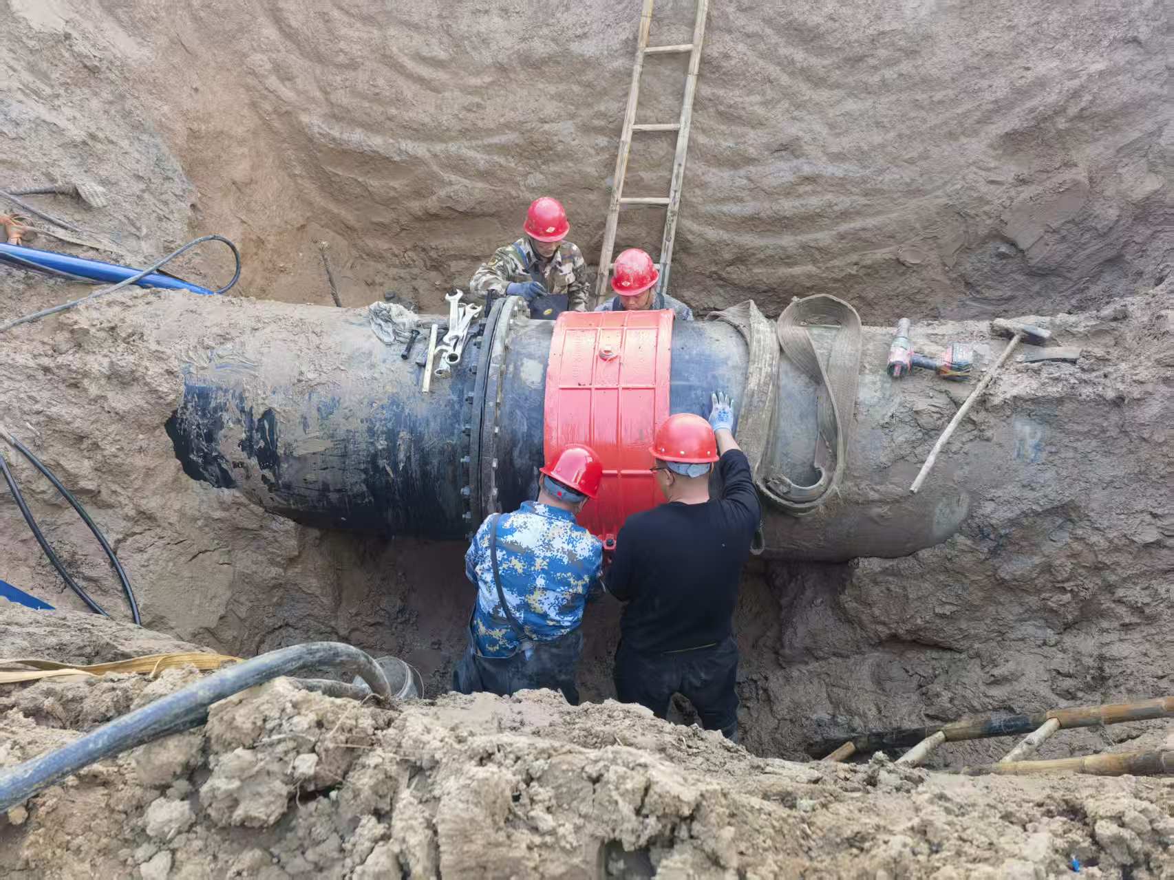 东郭镇DN1000管道抢修