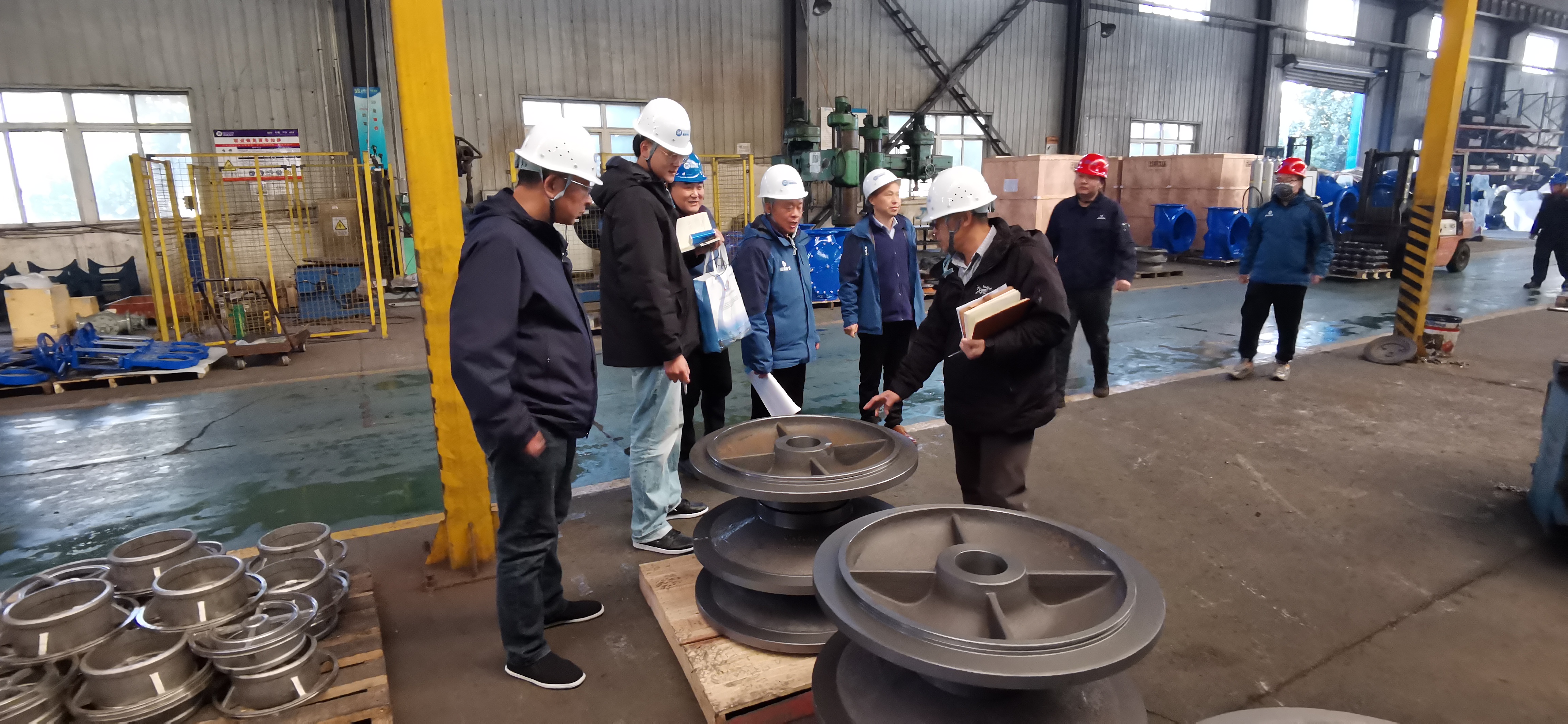 国润公司驻场监造小组对偏心半球阀及伸缩器等产品进行现场监督与检查