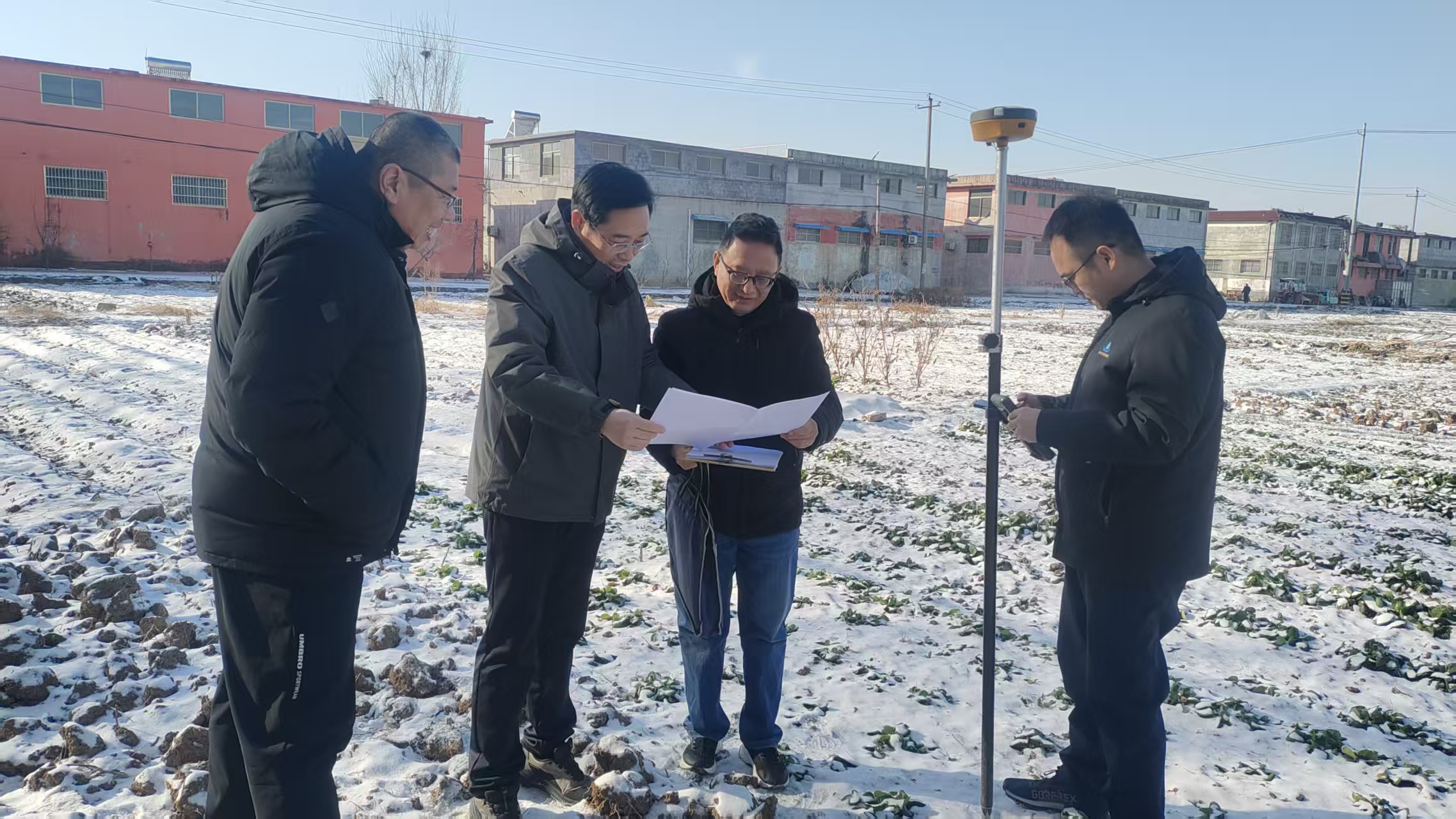 中润供水公司对水源地安装取水计量设施现场定位