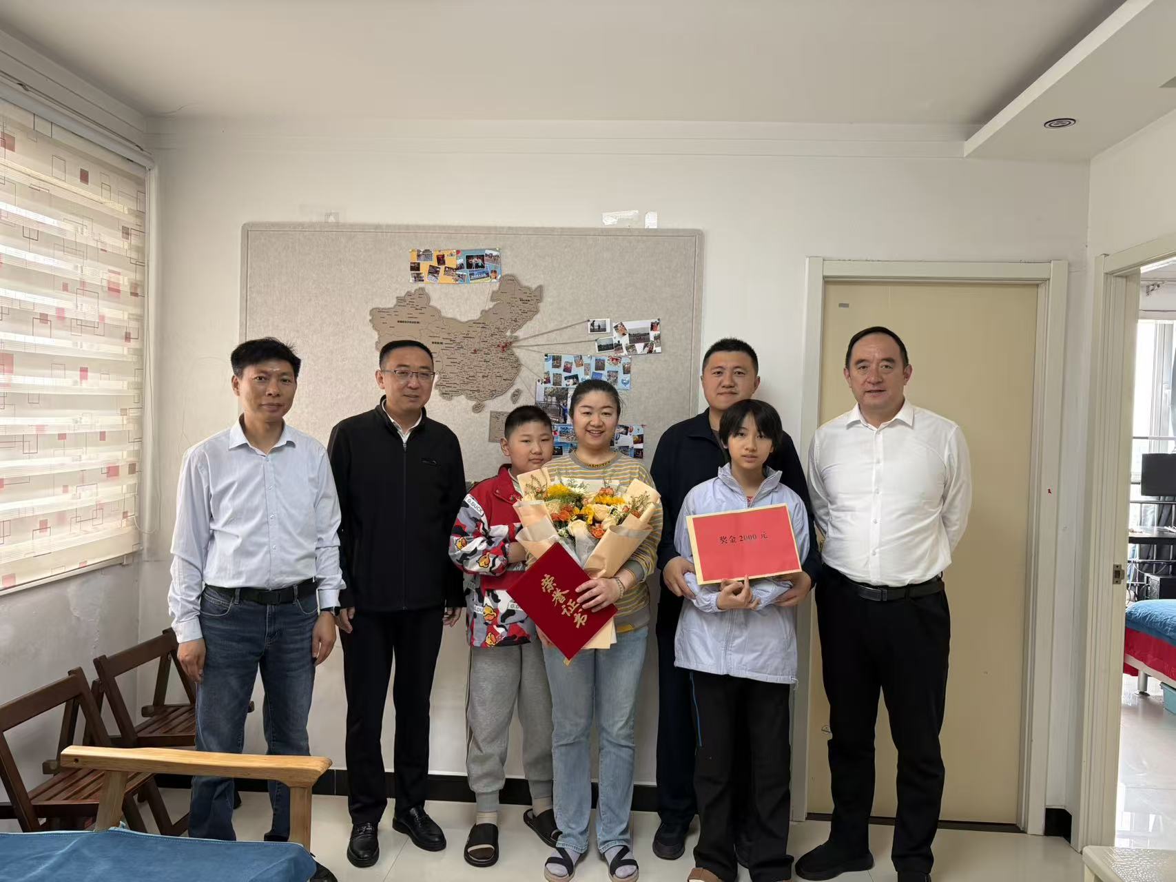 【集团动态】喜报送到家 荣誉暖人心——市水务发展集团开展2025年度“党员先锋”“岗位标兵”送喜报活动