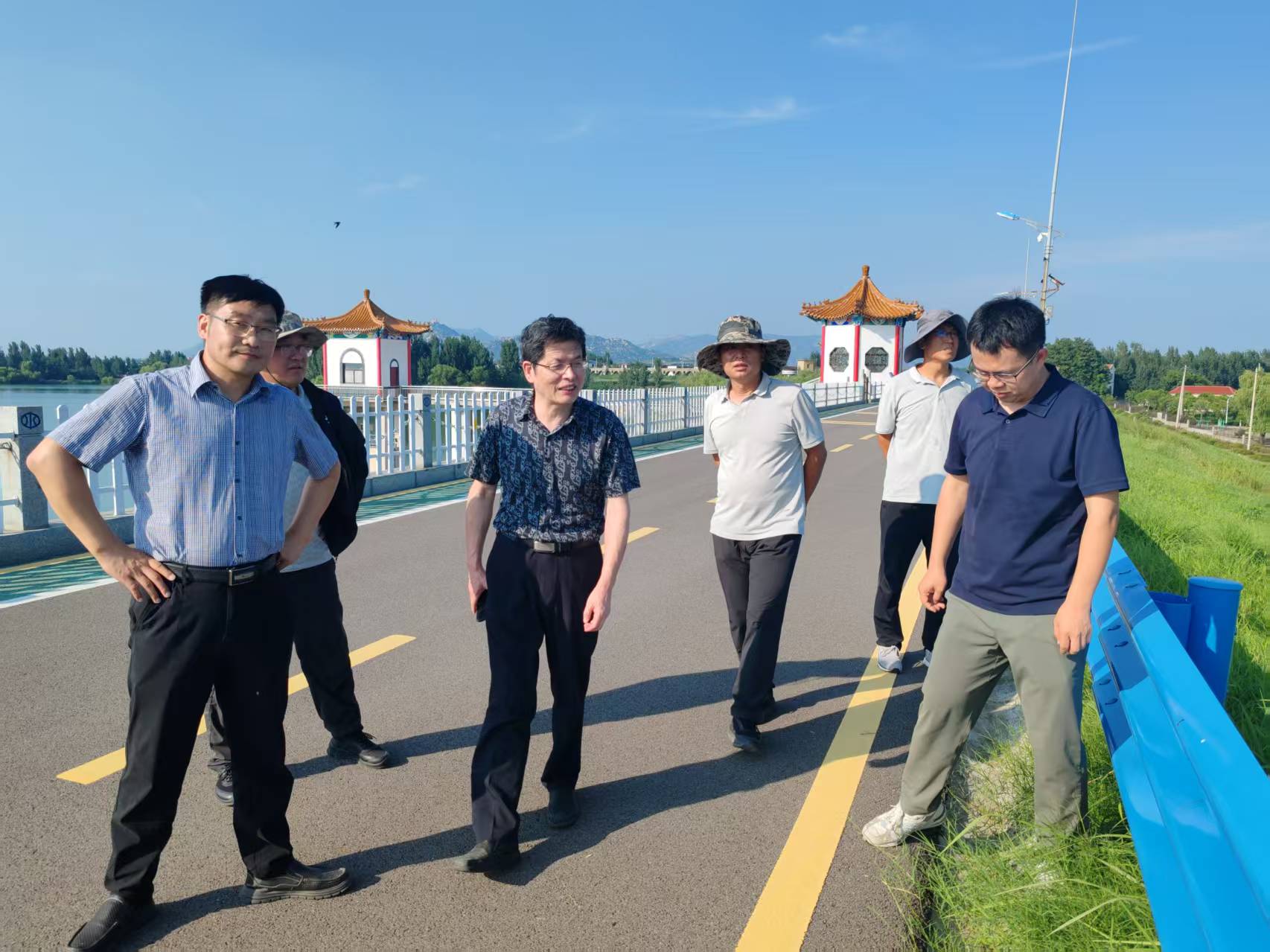 中辉公司邀请上海海洋大学刘其根教授团队实地指导水面生态养殖及渔业深加工模式工作
