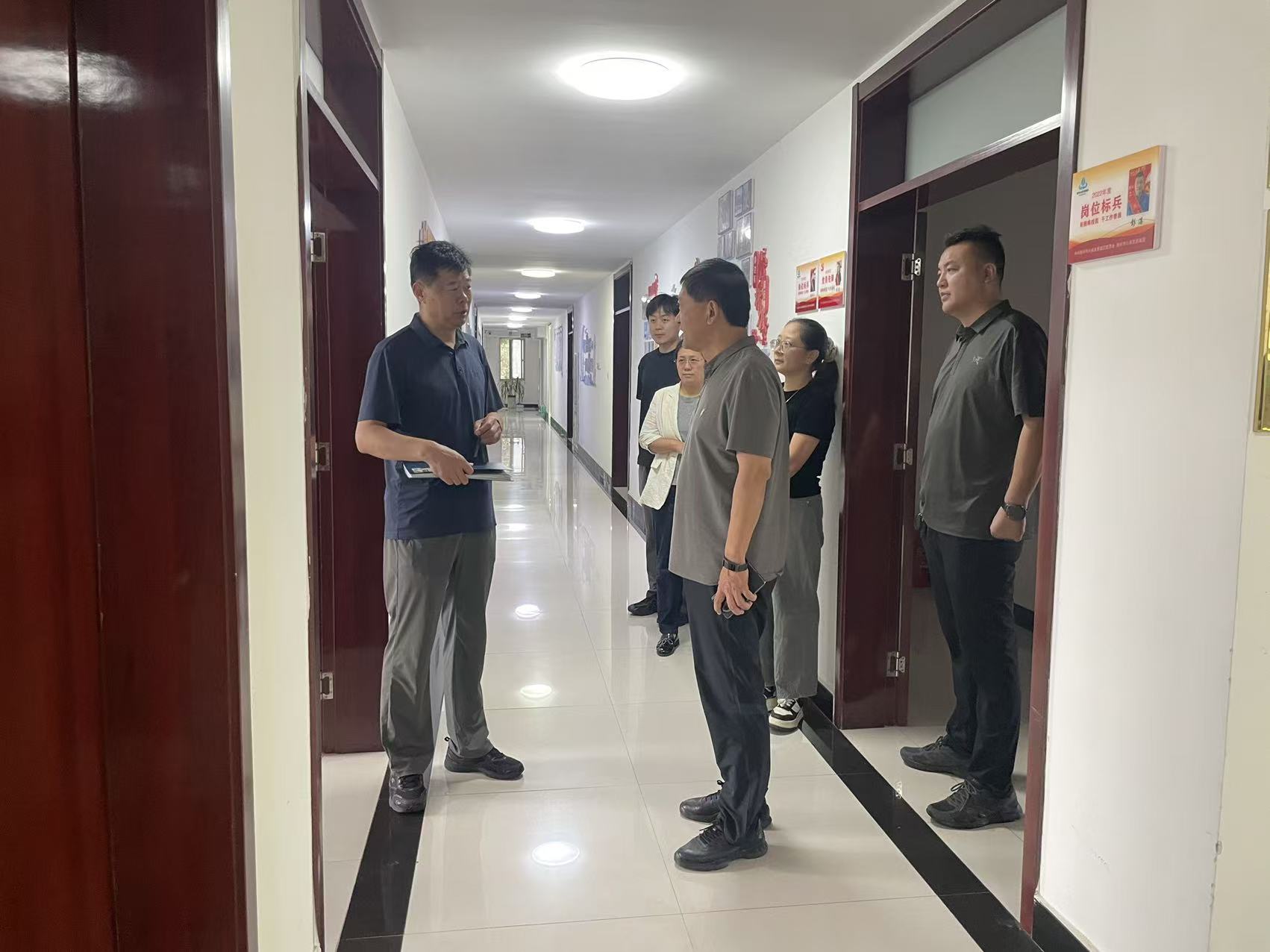 集团纪检监察室对子公司中秋节期间值班值守情况进行督查
